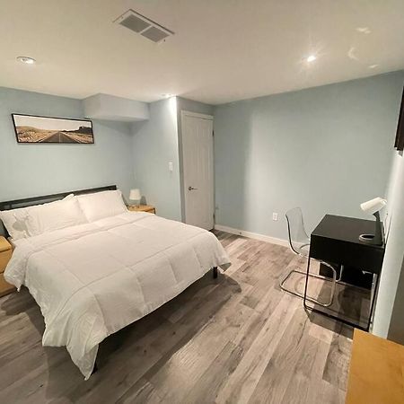 Lovely 2 Bedroom Basement Apartment In Торонто Экстерьер фото
