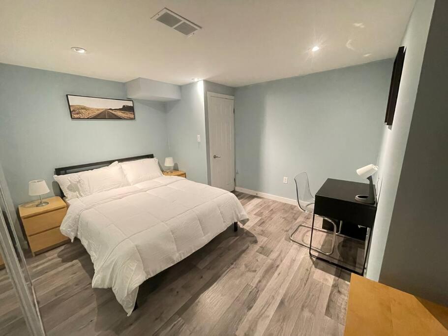 Lovely 2 Bedroom Basement Apartment In Торонто Экстерьер фото